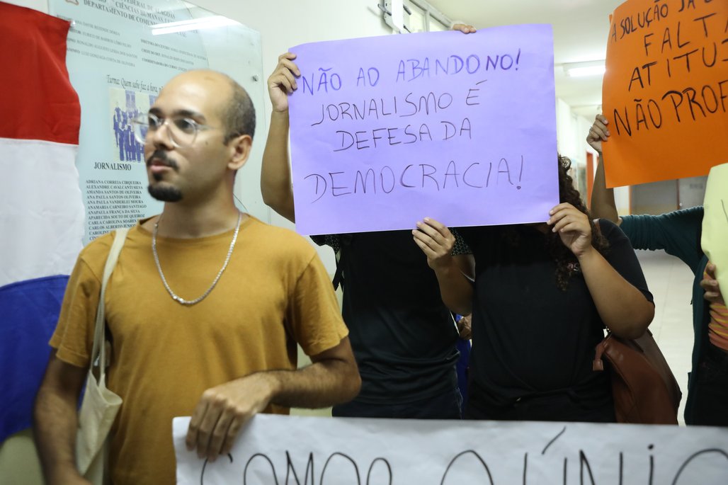 Entrega de equipamentos e laboratórios para COS e ICBS