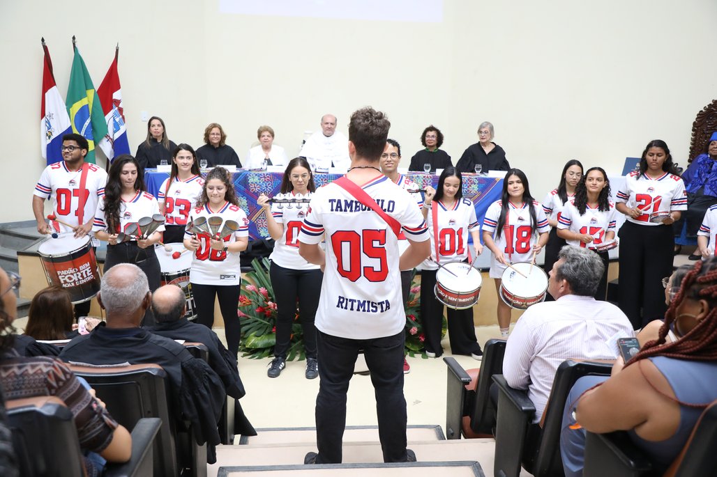 Doutor Honoris Causa \u002D Profa Cida