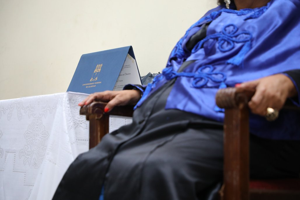 Doutor Honoris Causa \u002D Profa Cida