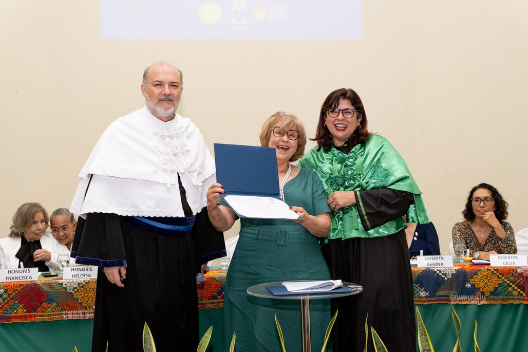Solenidade Honoris Causa e Professoras Eméritas Enfermagem