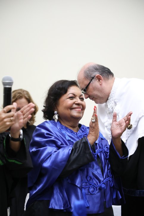 Doutor Honoris Causa \u002D Profa Cida