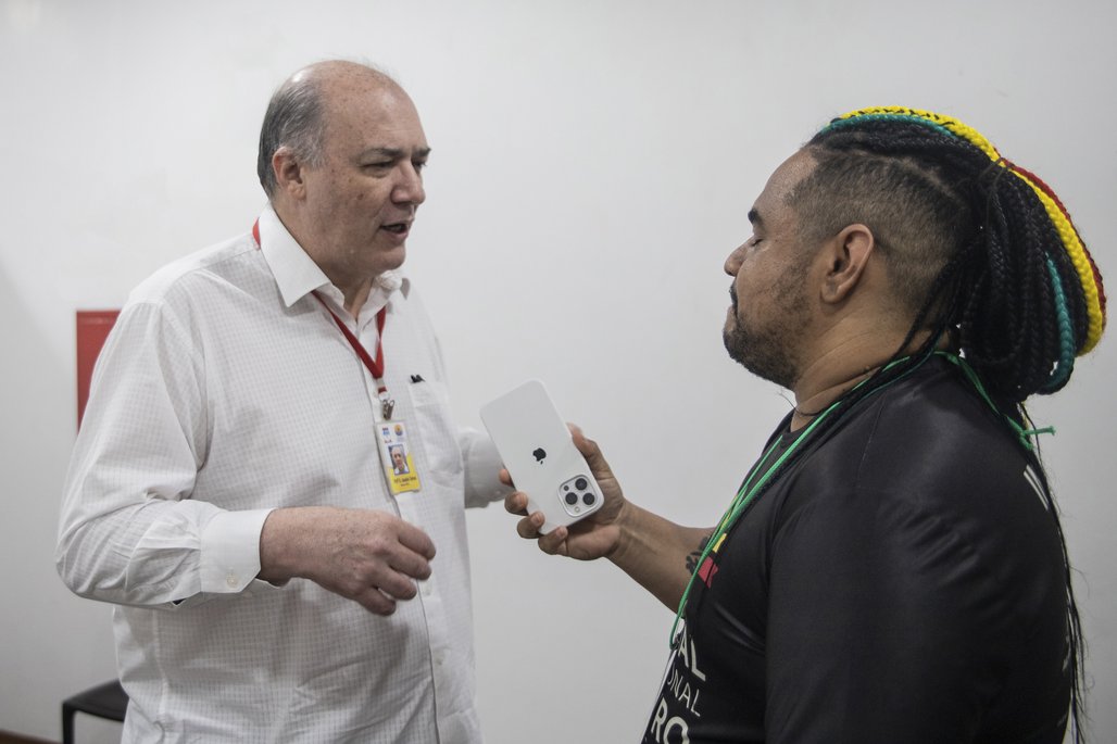 Bienal do Livro de lagoas 2025 \u002D dia 31/10 Adriano arantos