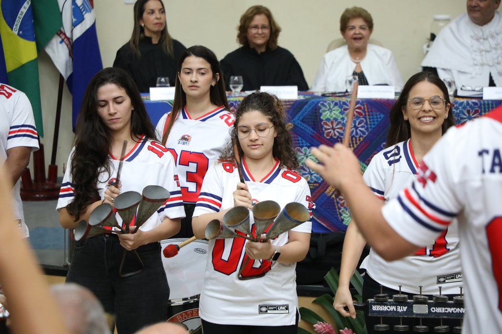 Doutor Honoris Causa \u002D Profa Cida