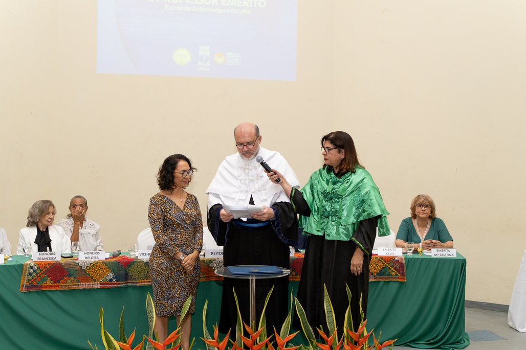 Solenidade Honoris Causa e Professoras Eméritas Enfermagem