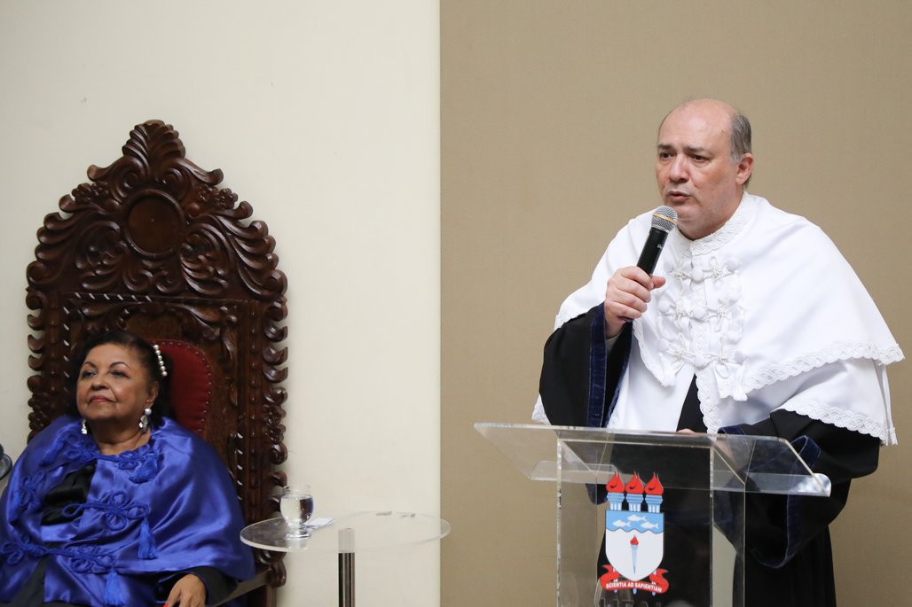 Doutor Honoris Causa \u002D Profa Cida