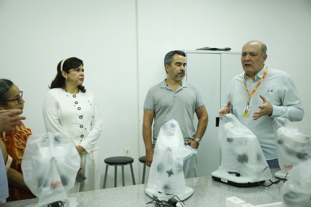 Entrega de equipamentos e laboratórios para COS e ICBS