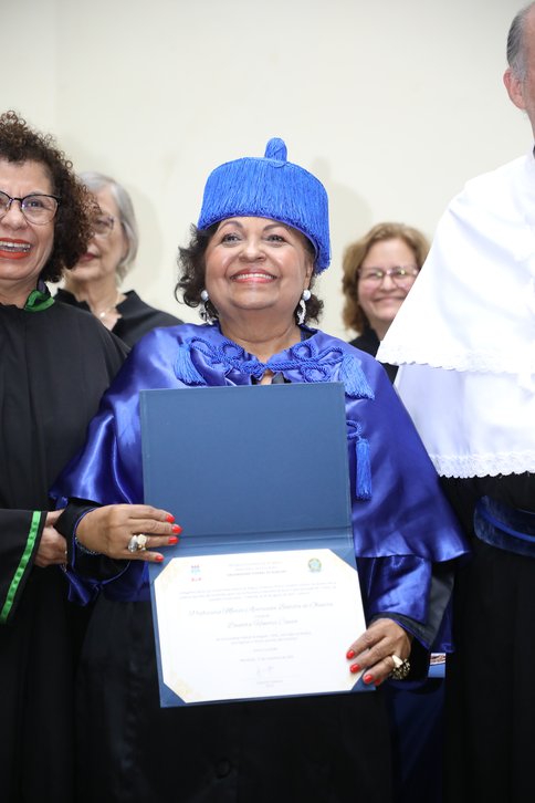 Doutor Honoris Causa \u002D Profa Cida