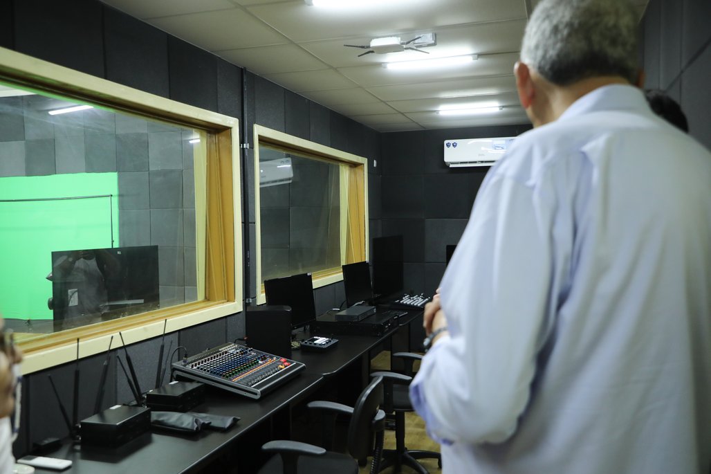 Entrega de equipamentos e laboratórios para COS e ICBS