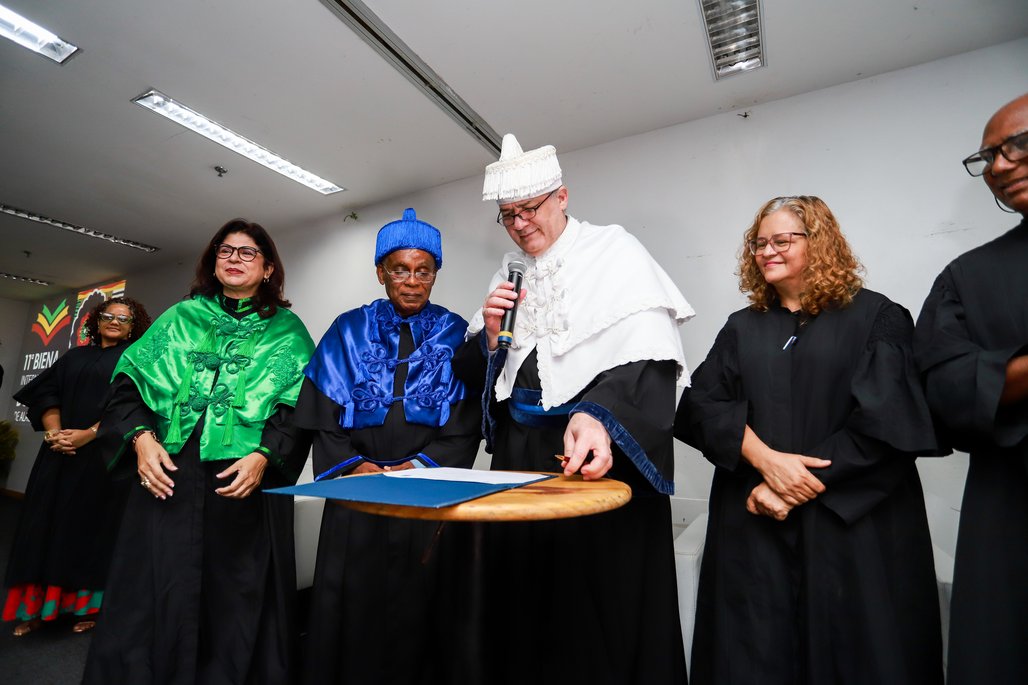 Bienal do Livro de lagoas 2025 \u002D dia 2 \u002D 01/11