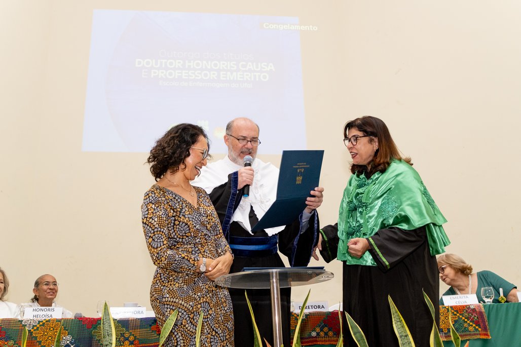 Solenidade Honoris Causa e Professoras Eméritas Enfermagem