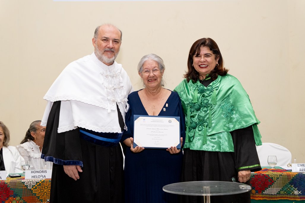 Solenidade Honoris Causa e Professoras Eméritas Enfermagem
