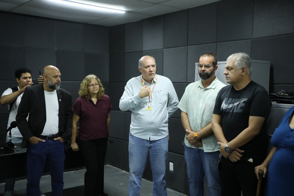 Entrega de equipamentos e laboratórios para COS e ICBS