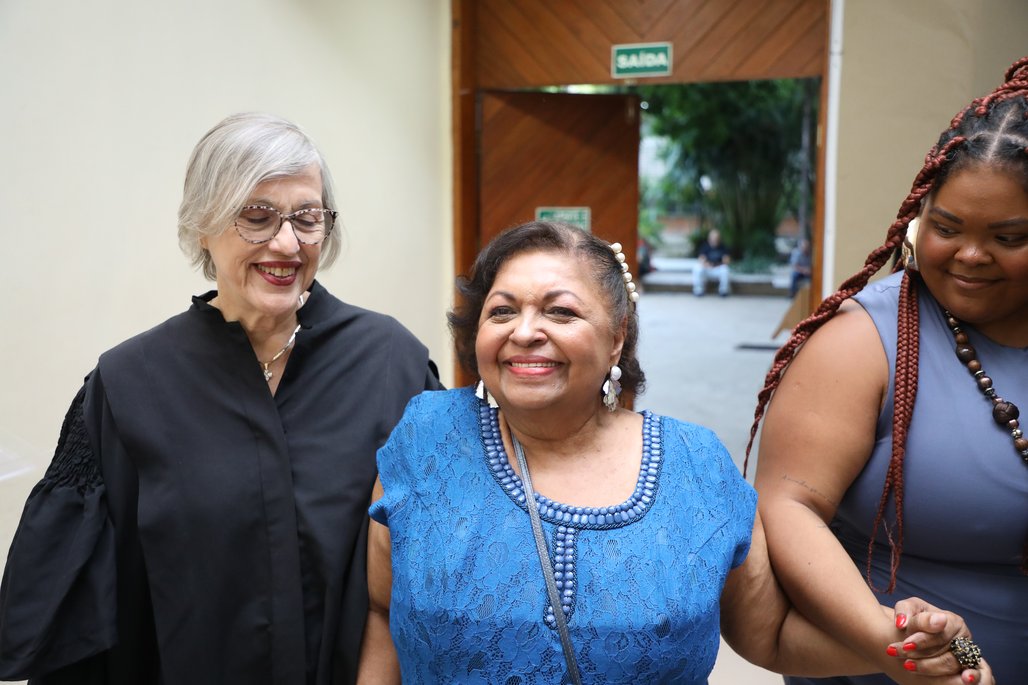 Doutor Honoris Causa \u002D Profa Cida