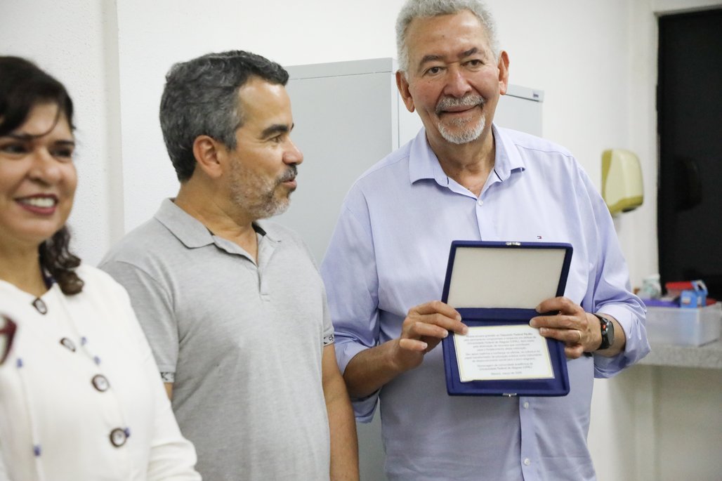 Entrega de equipamentos e laboratórios para COS e ICBS