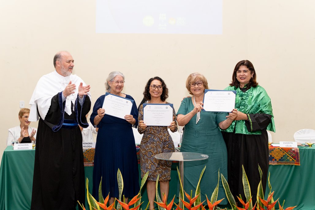 Solenidade Honoris Causa e Professoras Eméritas Enfermagem