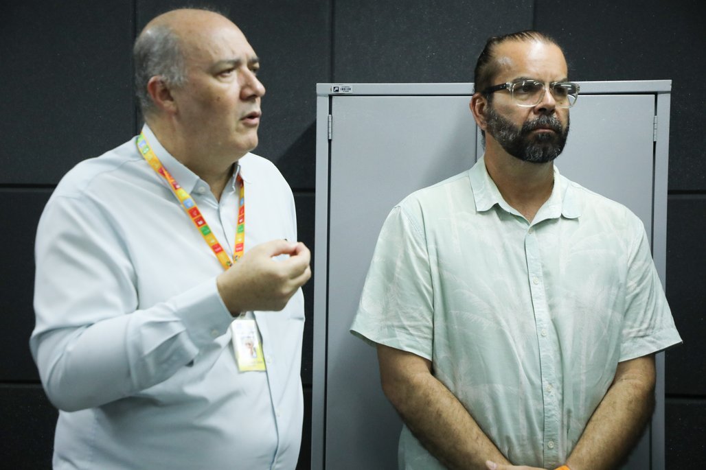 Entrega de equipamentos e laboratórios para COS e ICBS