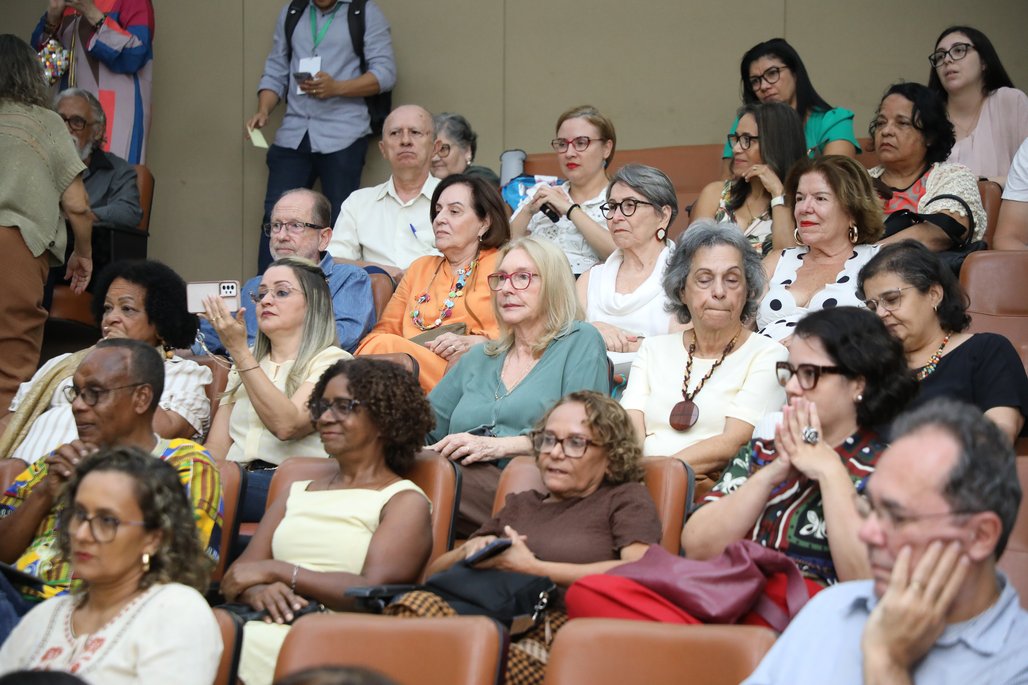 Doutor Honoris Causa \u002D Profa Cida