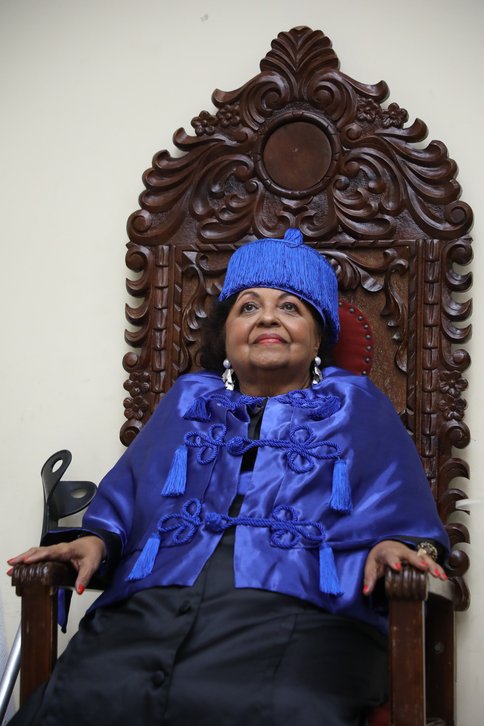 Doutor Honoris Causa \u002D Profa Cida
