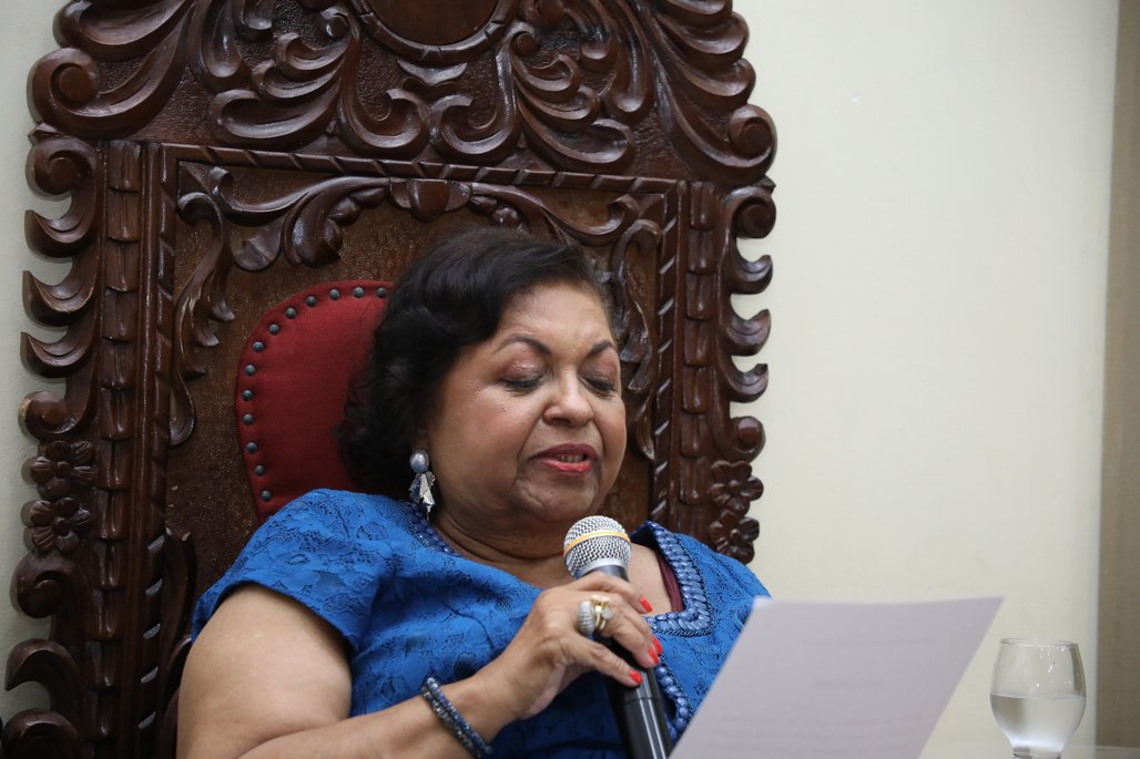 Doutor Honoris Causa \u002D Profa Cida