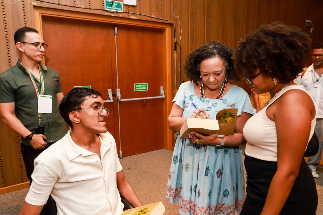 Bienal do Livro de lagoas 2025 \u002D dia 2 \u002D 01/11