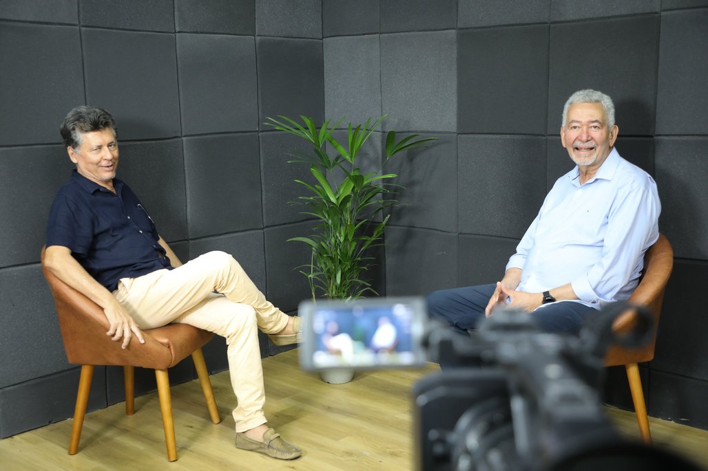 Entrega de equipamentos e laboratórios para COS e ICBS