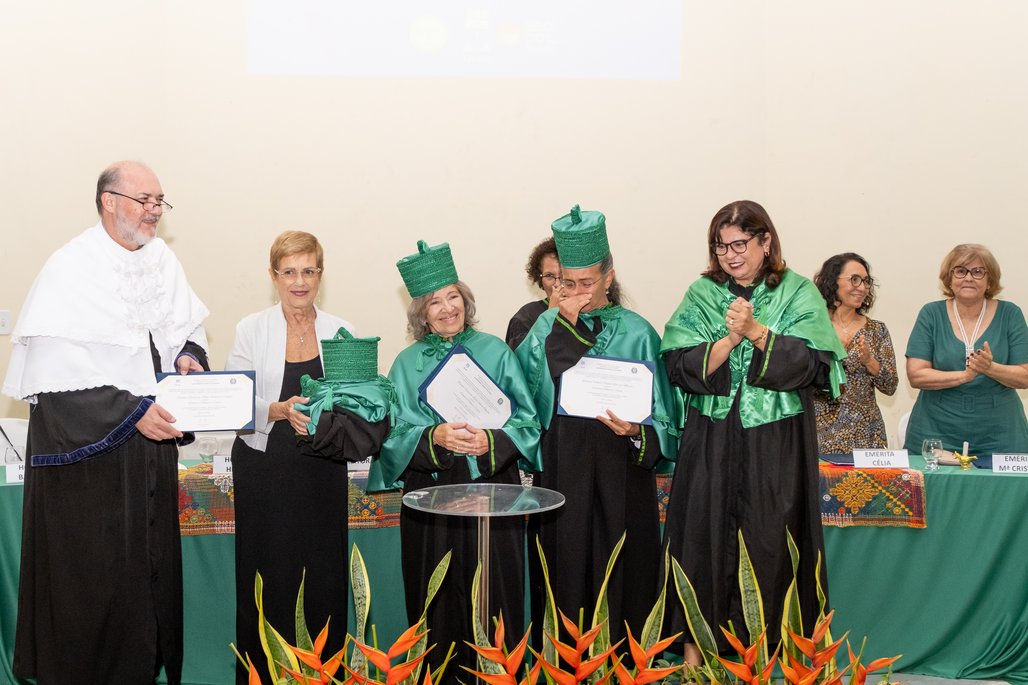 Solenidade Honoris Causa e Professoras Eméritas Enfermagem