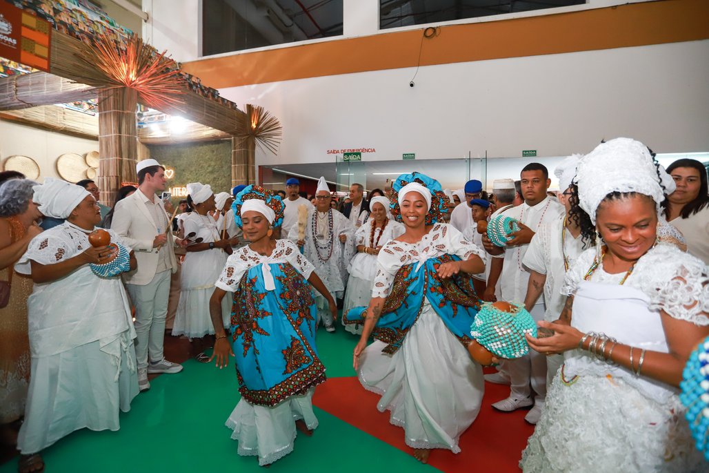 Bienal do Livro de lagoas 2025 \u002D dia 1 \u002D 31/10