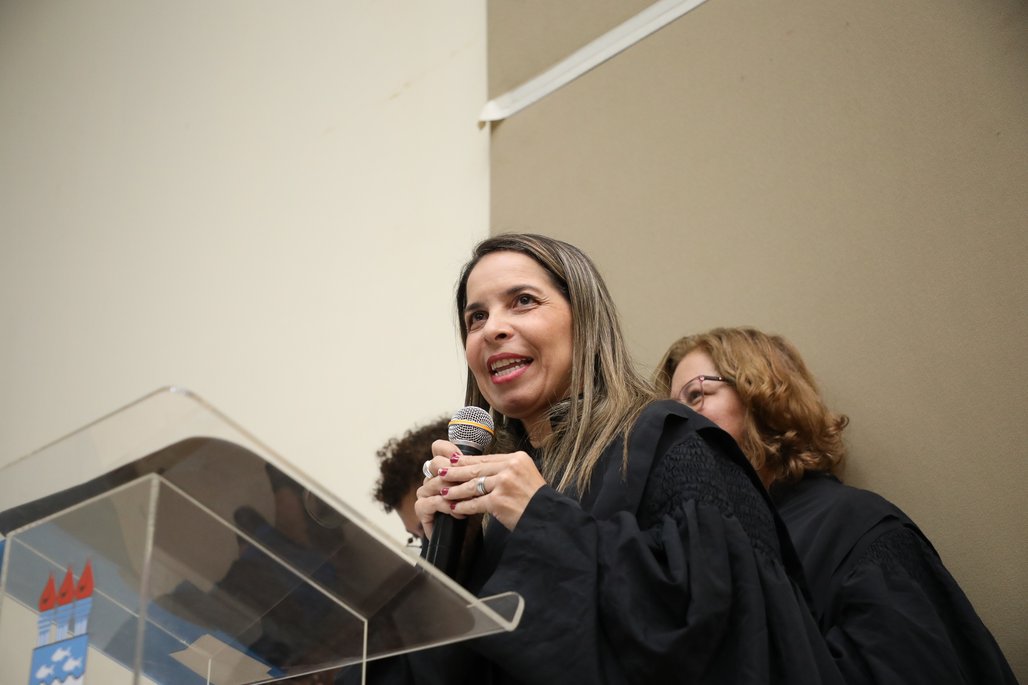 Doutor Honoris Causa \u002D Profa Cida