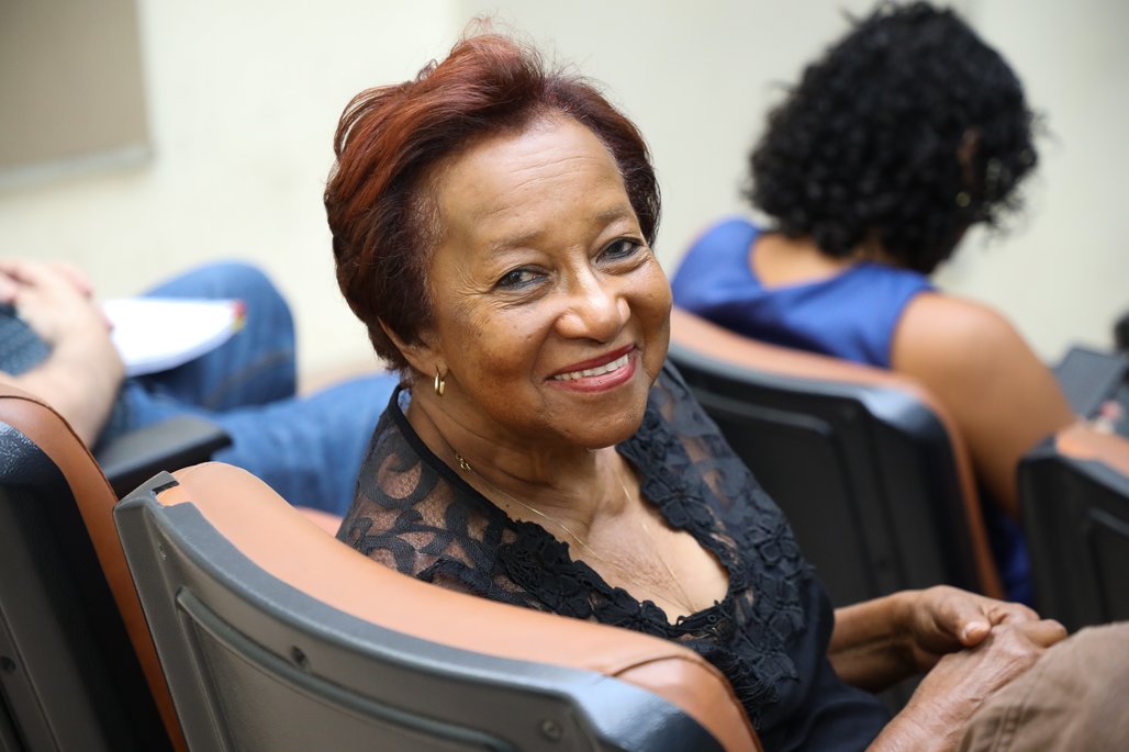 Doutor Honoris Causa \u002D Profa Cida