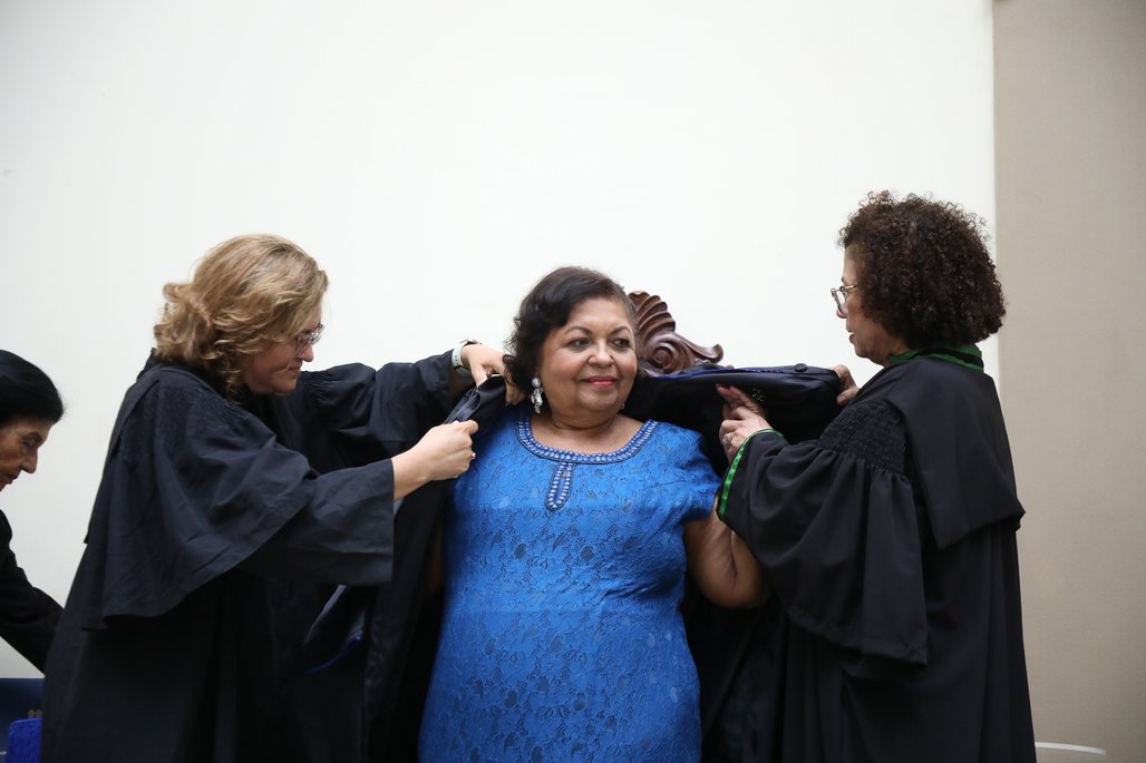 Doutor Honoris Causa \u002D Profa Cida