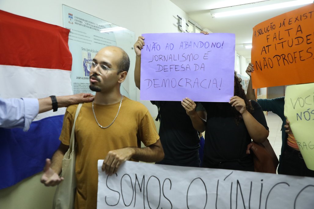 Entrega de equipamentos e laboratórios para COS e ICBS