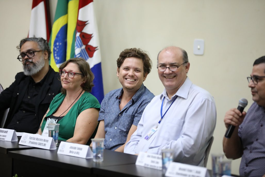 X Esocite \u002D Abertura