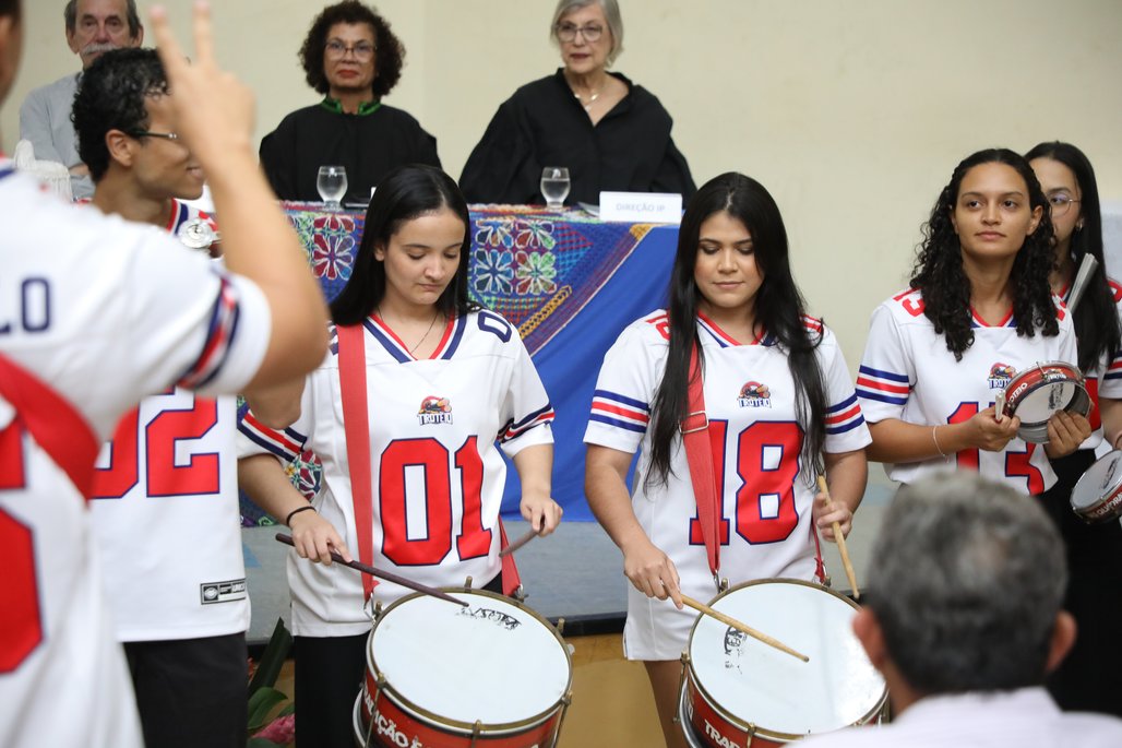 Doutor Honoris Causa \u002D Profa Cida