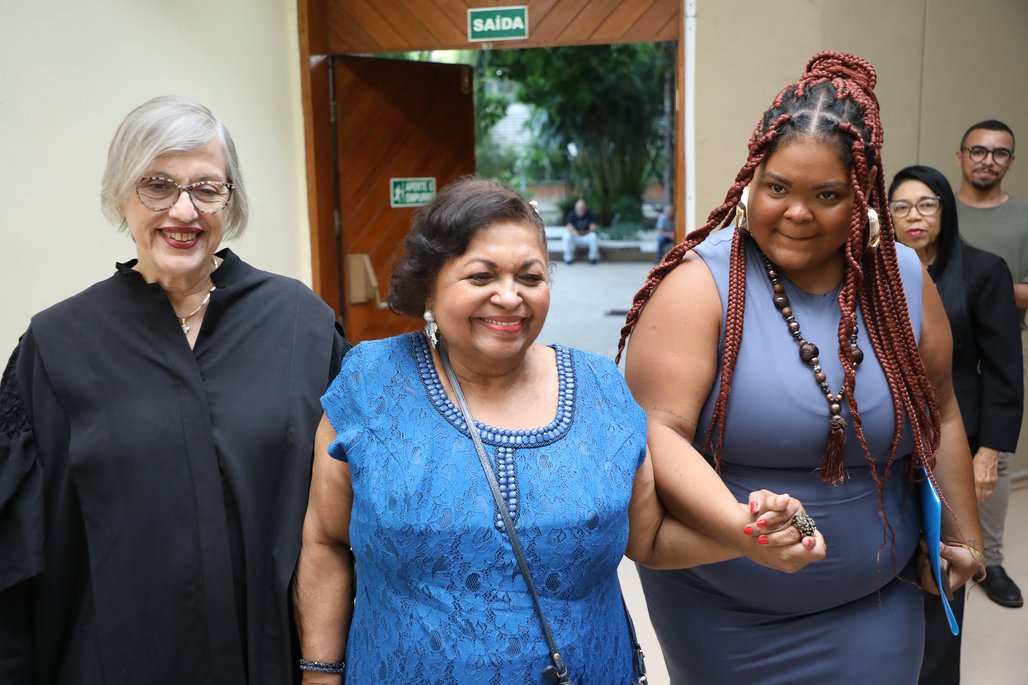 Doutor Honoris Causa \u002D Profa Cida