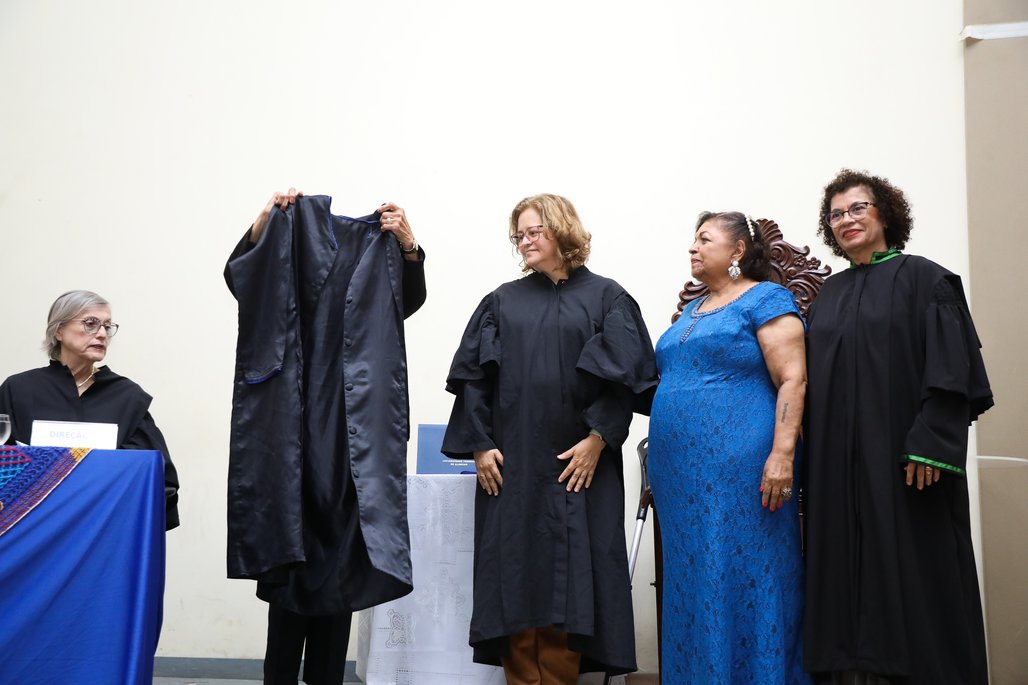 Doutor Honoris Causa \u002D Profa Cida