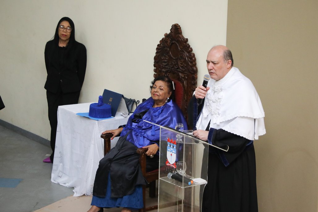 Doutor Honoris Causa \u002D Profa Cida