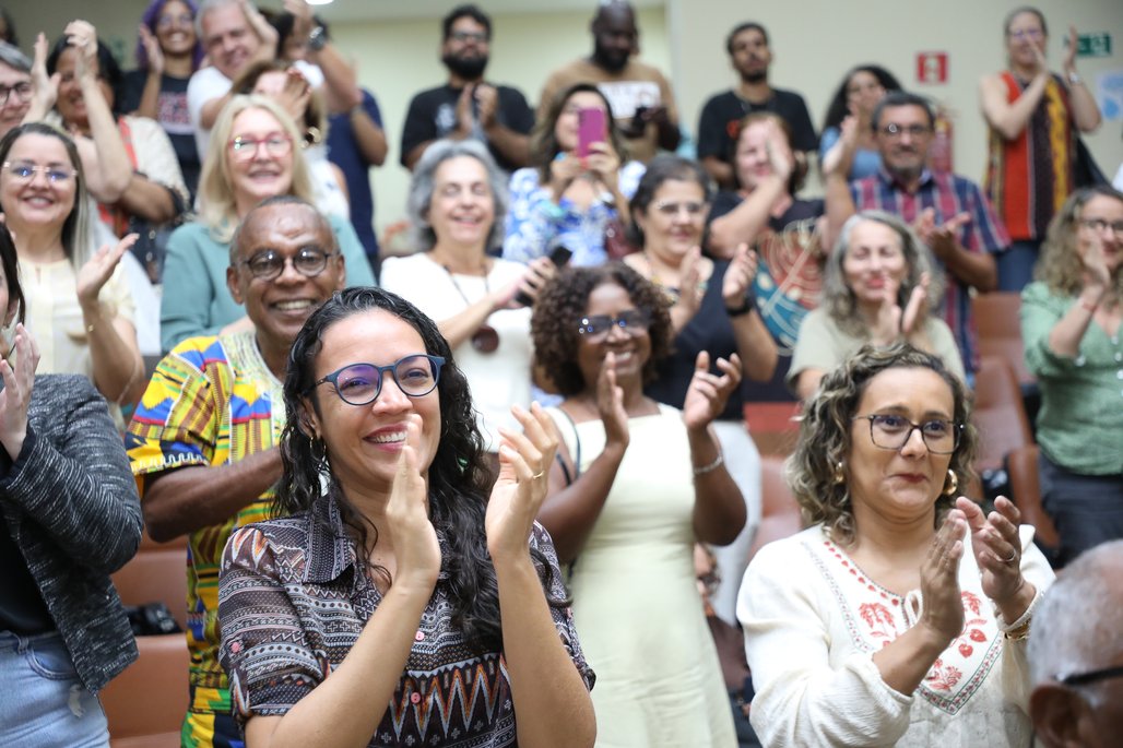 Doutor Honoris Causa \u002D Profa Cida