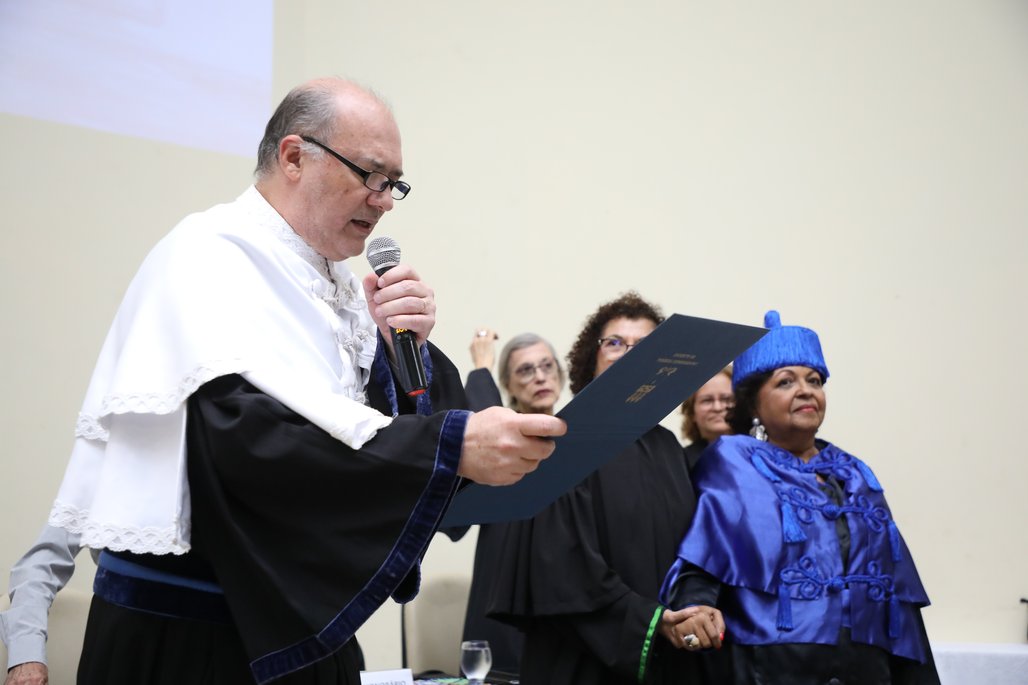 Doutor Honoris Causa \u002D Profa Cida