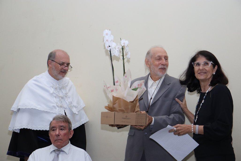 Solenidade Título Professor Emérito ICBS