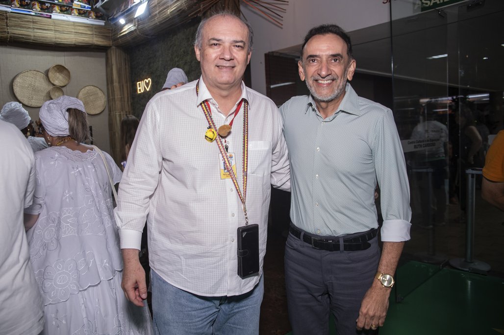 Bienal do Livro de lagoas 2025 \u002D dia 31/10 Adriano arantos