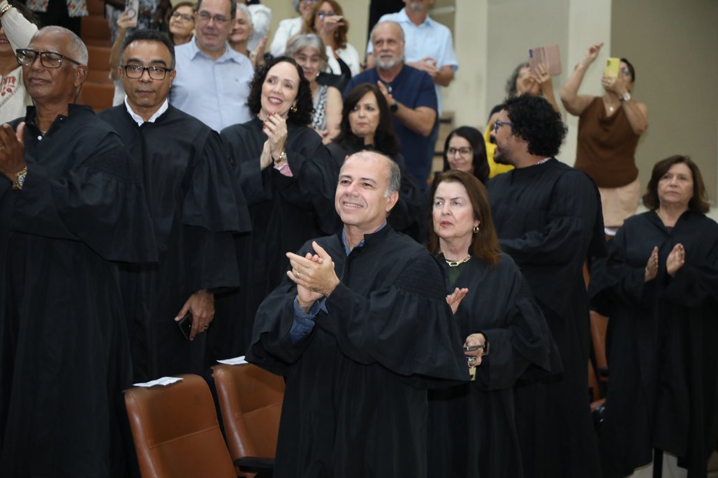 Doutor Honoris Causa \u002D Profa Cida