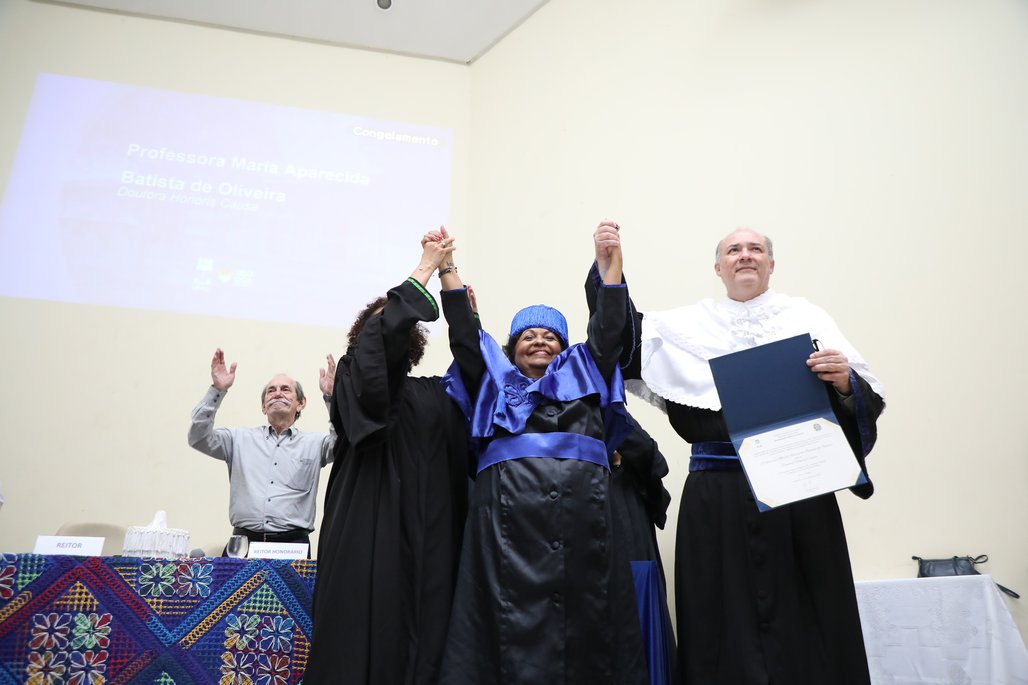 Doutor Honoris Causa \u002D Profa Cida