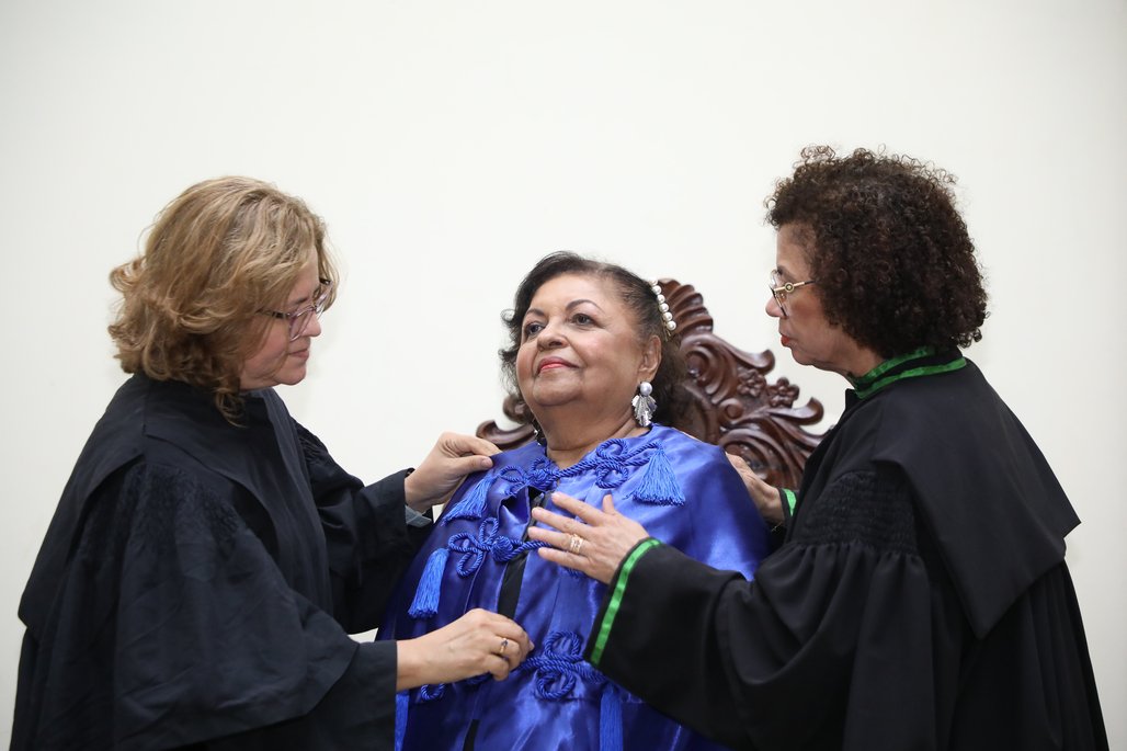 Doutor Honoris Causa \u002D Profa Cida